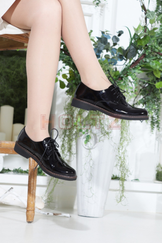 Женские черные лаковые туфли на шнурке 66