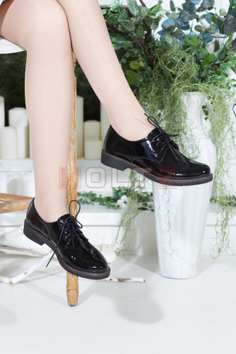 Женские черные лаковые туфли на шнурке 66