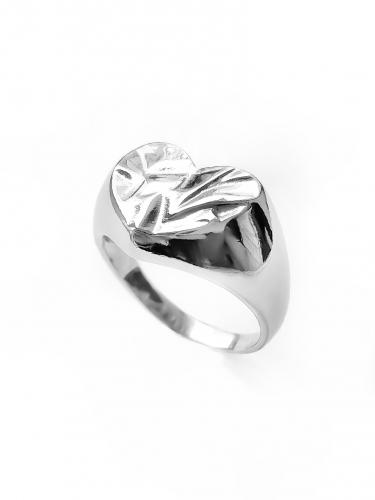 Серебряное кольцо-печатка сердце 