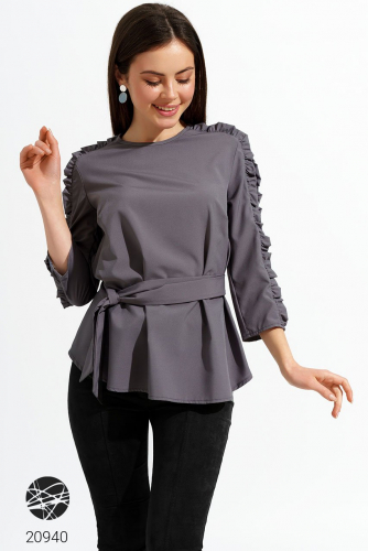 Блуза с кружевными вставками и поясом