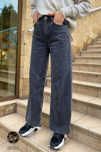 Расклешенные джинсы с завышенной талией