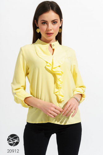 Блуза с вырезом-капелькой и оборкой