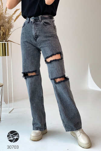 Расклешенные джинсы с рваными разрезами