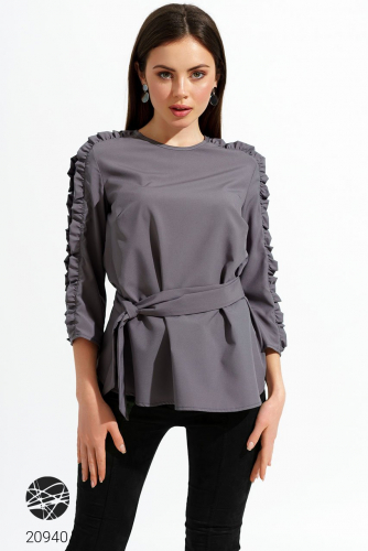 Блуза с кружевными вставками и поясом