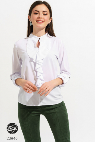 Блуза с вырезом-капелькой и оборкой