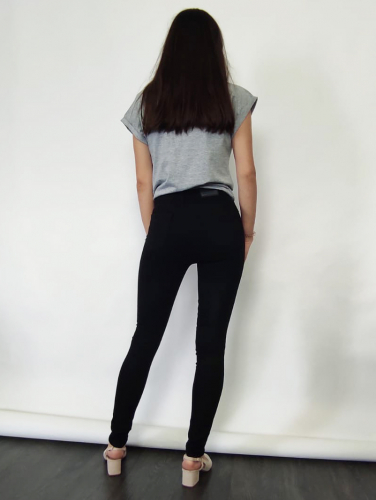 Зауженные черные рваные джинсы (ряд 25-30) арт. K057