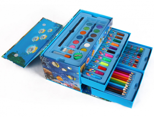 Набор для детского художественного творчества в подарочной упаковке состоит из 54 предметов