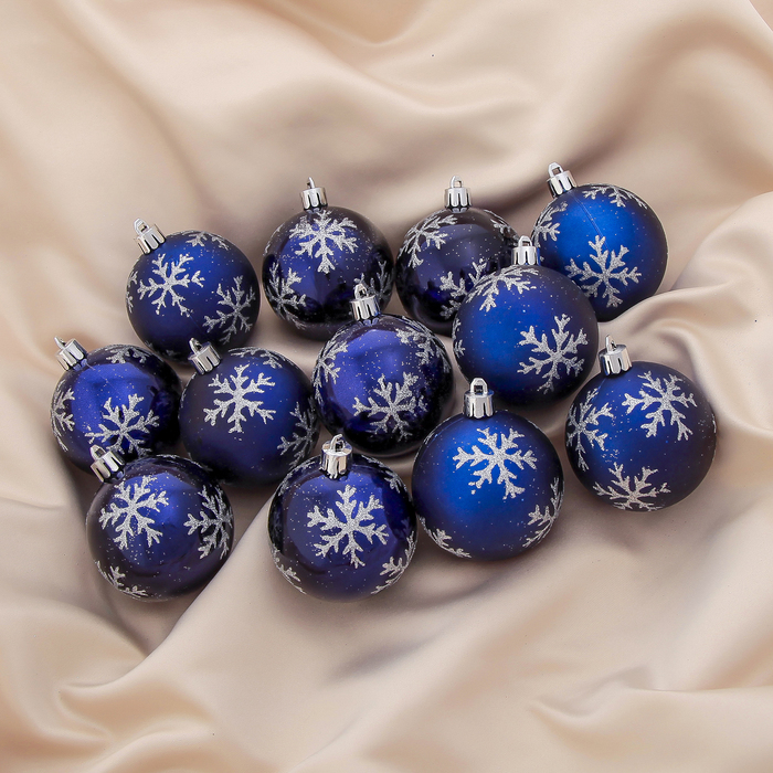 Синие шары на елку. Синие елочные шары. Синий новогодний шарик. Новогодний шар (синий). Елка с синими шариками.