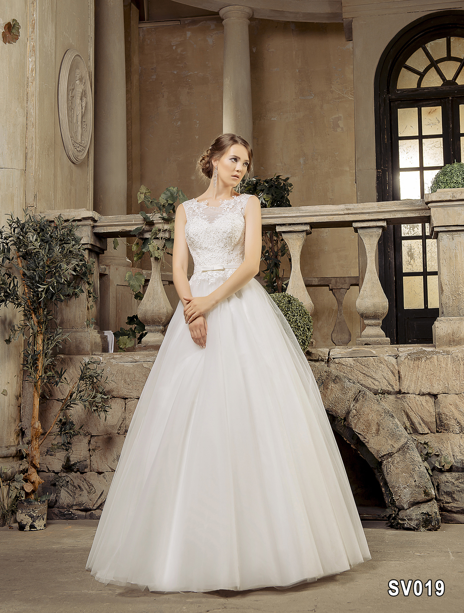 Sv свадебные платья. Lily Wedding свадебный салон. Свадебный салон невеста Кузнецк. Свадебный салон фатин. Свадебные салон в Азове.