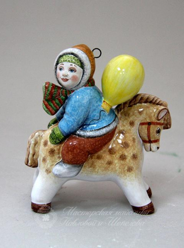арт. М 02 533 Мальчик с шариком на лошадке