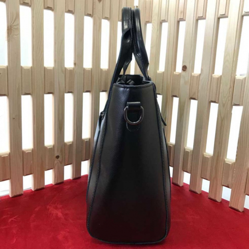 Двусторонняя сумка Primo_Vero формата А4 из высококлассной натуральной кожи черного цвета.