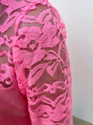 Розовый джемпер(блузка) с гипюром для девочки 77522-ДНШ20