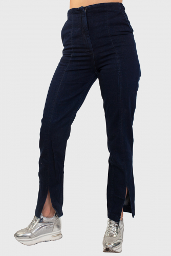 Темно-синие прямые женские джинсы с эффектными разрезами в нижней части центрального шва №133