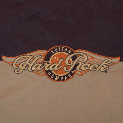Хлопковая мужская рубашка Hard Rock Cafe. Неформальный молодежный дизайн с контрастными плечами и нашивками. Стильные накладные карманы, плотный воротничок, удобная длина Т57 ОСТАТКИ СЛАДКИ!!!!