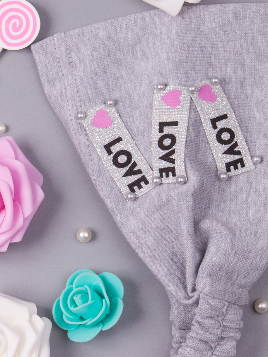 Косынка трикотажная на резинке, нашивки love, серый