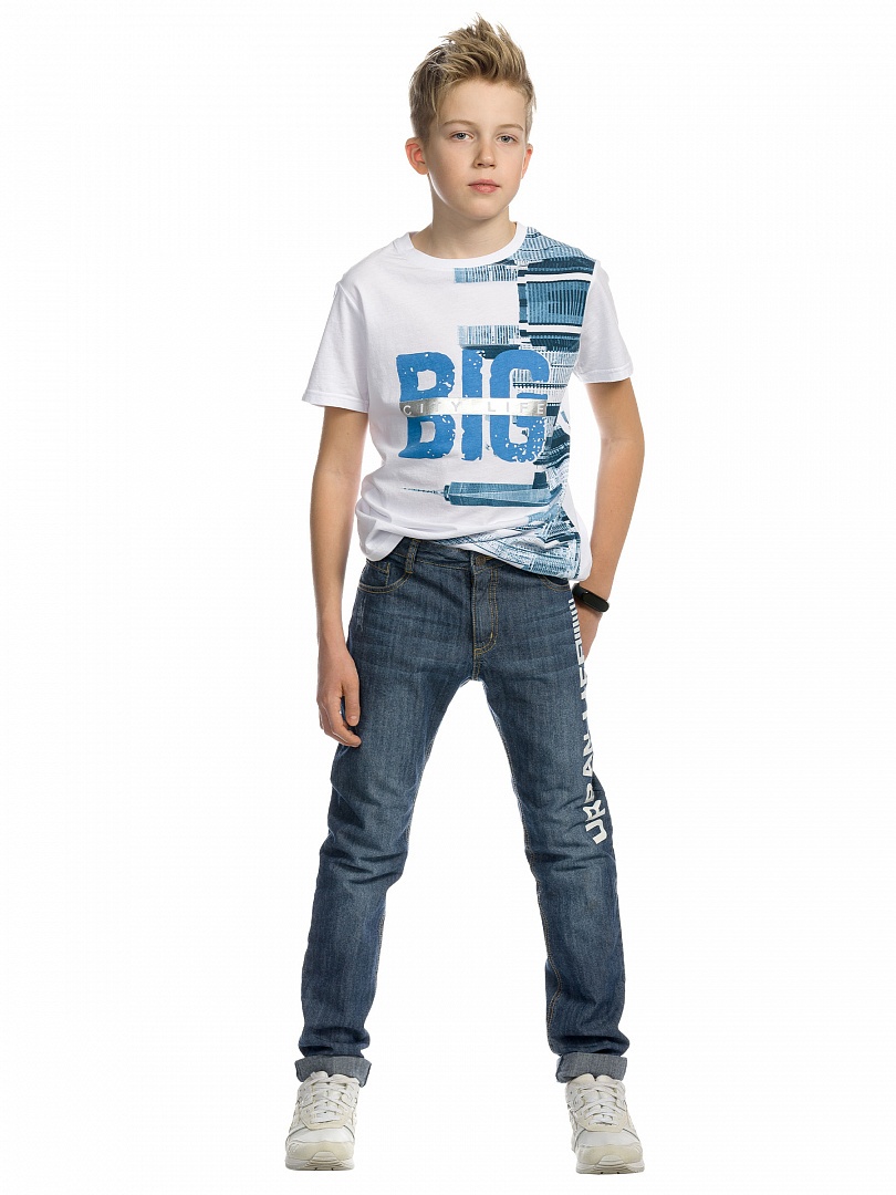 Мальчик 12 лет в джинсах