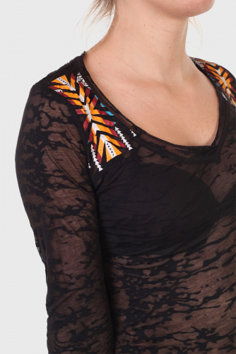 Облегающая женская кофточка Panhandle Slim – этно геометрия на фоне соблазнительно-прозрачной текстуры №3063