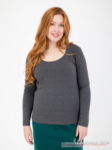 Пуловер из тонкого трикотажа с широким круглым вырезом и длинными рукавами. Длина ок.62 см.