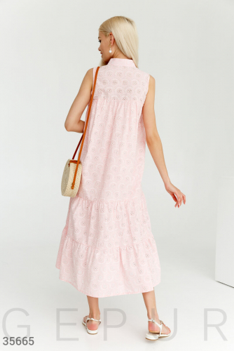 Платье нежно-розового цвета свободного кроя