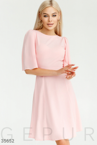 Нежное платье пастельного розового оттенка