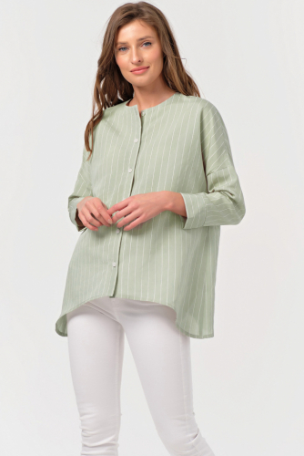 Блузка свободная на пуговицах в полоску на зеленом
