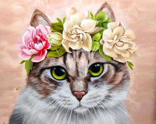 Кошка с венком из цветов