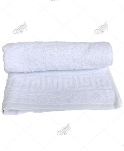 Белое махровое полотенце