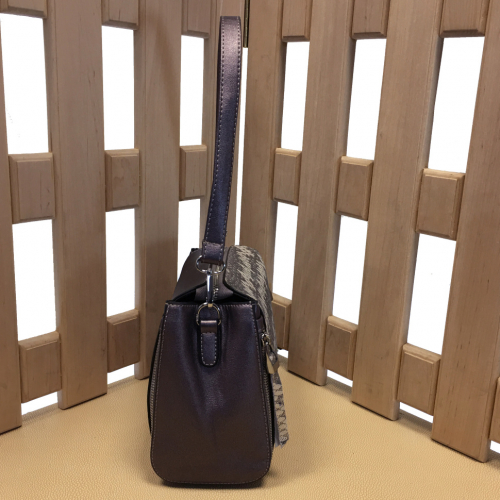 Трендовая сумочка-коробочка Fanfar из эко-кожи и лазерной натуральной замши бронзового цвета.