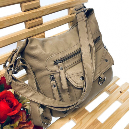 Cумка-рюкзак оверсайз Eliza формата А4 из матовой мягкой эко-кожи цвета латте.