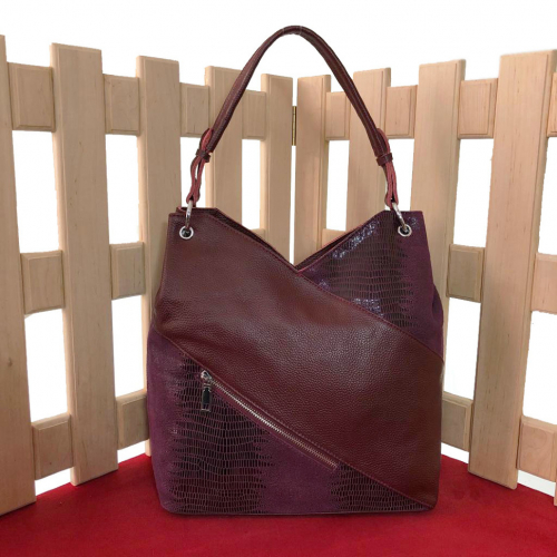 Стильная сумка Ritmix из матовой натуральной кожи и вставками с лазерной обработкой винного цвета.