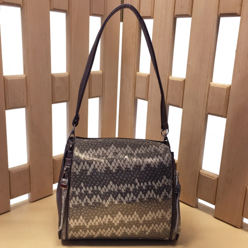 Трендовая сумочка-коробочка Fanfar из эко-кожи и лазерной натуральной замши бронзового цвета.