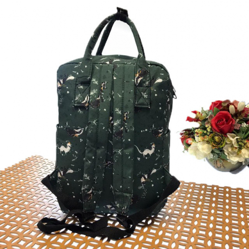 Стильный городской рюкзак Lovekan из износостойкой ткани цвета зелёного опала с абстракцией.