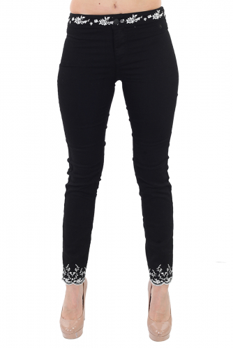 Женские джинсы с вышивкой – изящный поясок, фигурная кромка брючин №304
