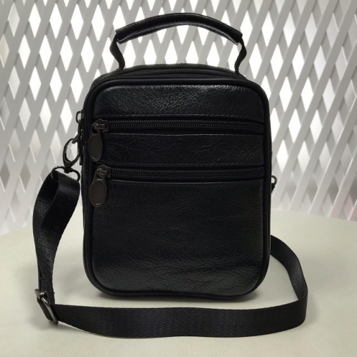 Мужская сумка Zen из мягкой натуральной кожи с ремнем через плечо чёрного цвета.