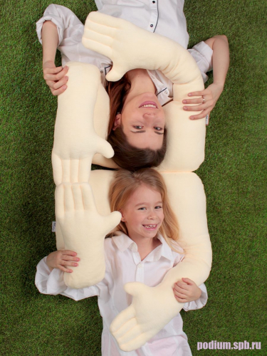 Подушка детская декоративная Bebe Liron Руки-обнимашки бежевый