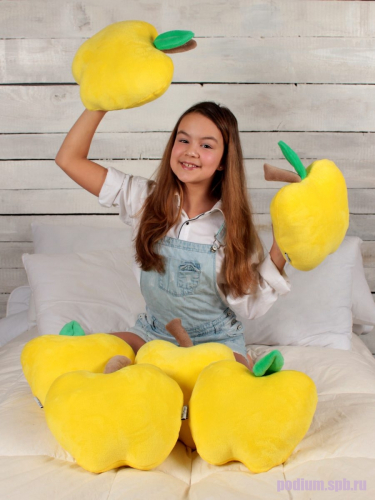 Подушка детская декоративная Bebe Liron Яблоко жёлтое