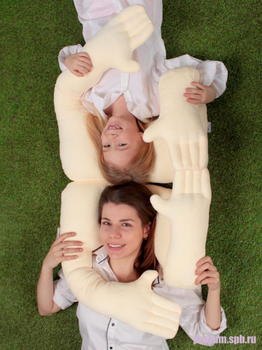 Подушка детская декоративная Bebe Liron Руки-обнимашки бежевый