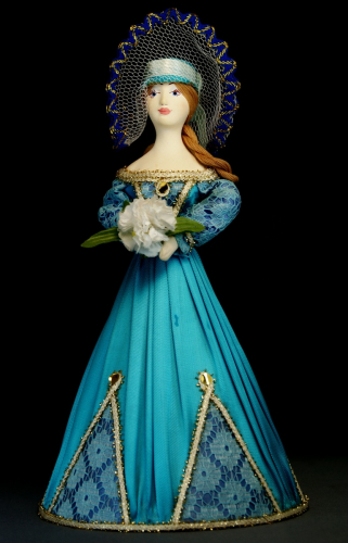 Кукла сувенирная фарфоровая. Дама в летнем платье с букетом цветов.19 в.