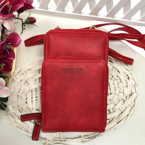 Эргономичная сумочка Bae_Young красно-клубничного цвета.
