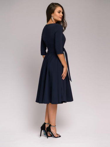 Платье темно-синее длины миди с декоративной драпировкой