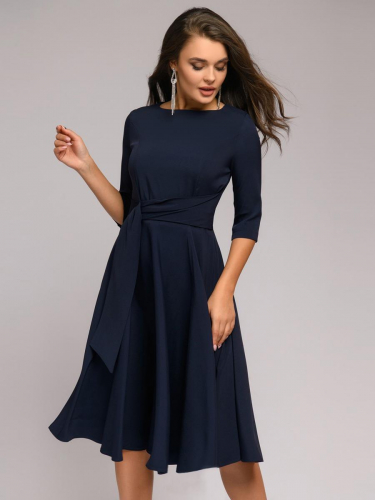 Платье темно-синее длины миди с декоративной драпировкой