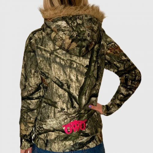 Женская утепленная куртка-толстовка Girls with guns – такой фасон и согреет, и сделает аутфит стильным, фактурным  №69