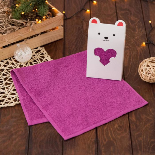 Полотенце подарочное «Мишка с сердечком», 30х60 см, цвет фуксия
