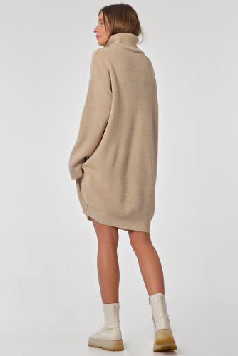 Платье-свитер вязаное теплое короткое кремовое