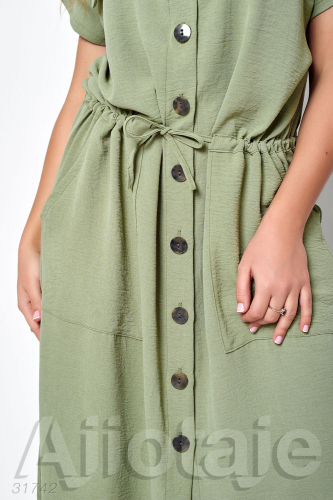 Платье зеленого цвета с коротким рукавом