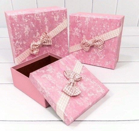 Набор подарочных коробок 3 в 1 квадрат 19*19*9,5 см С бантом розовый 445804р