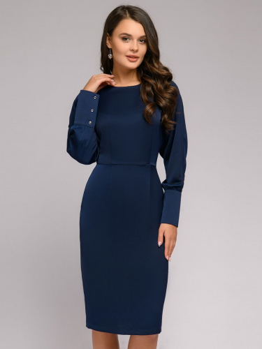 Платье темно-синего цвета с длинными рукавами