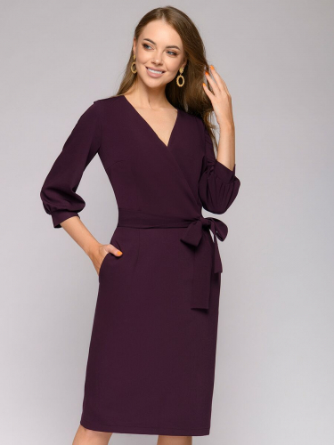Платье-футляр бордовое с объемными рукавами и V-образным вырезом