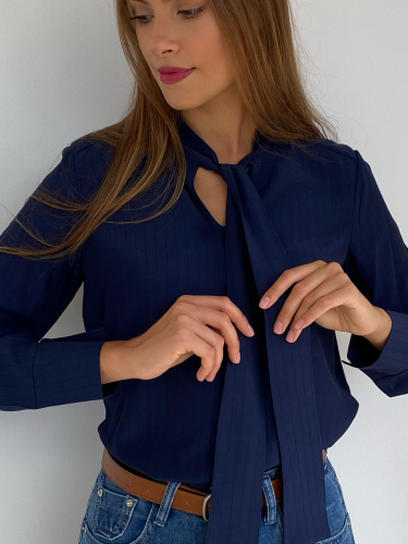 s2296 Блуза с завязками из тёмно-синей вискозы