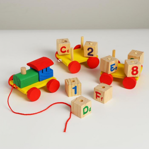 Детская развивающая игрушка «Паровоз с кубиками»